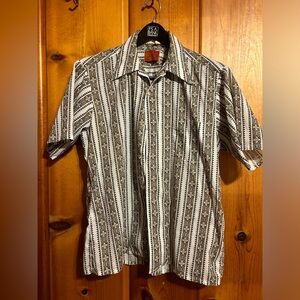 Vintage lot of 5 short sleeved men’s shirts. 15 1/2 inch neck.